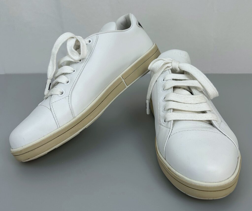 Prada 2020 leather sneaker (size 39)