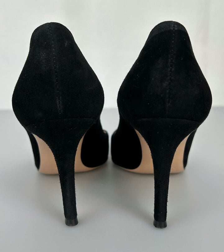 Gianvito Rossi Suede classic pump (size 4.5)
