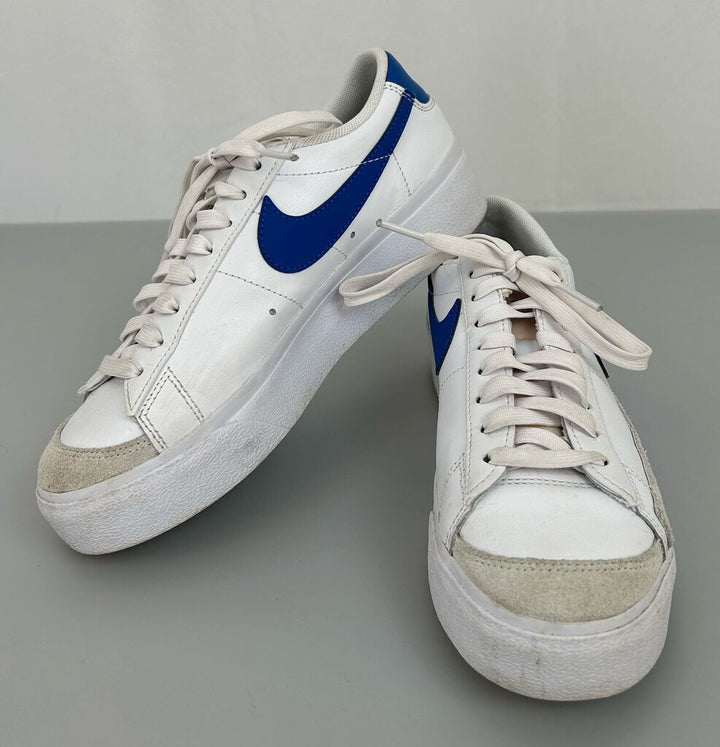 Nike low platform sneaker (size 7)