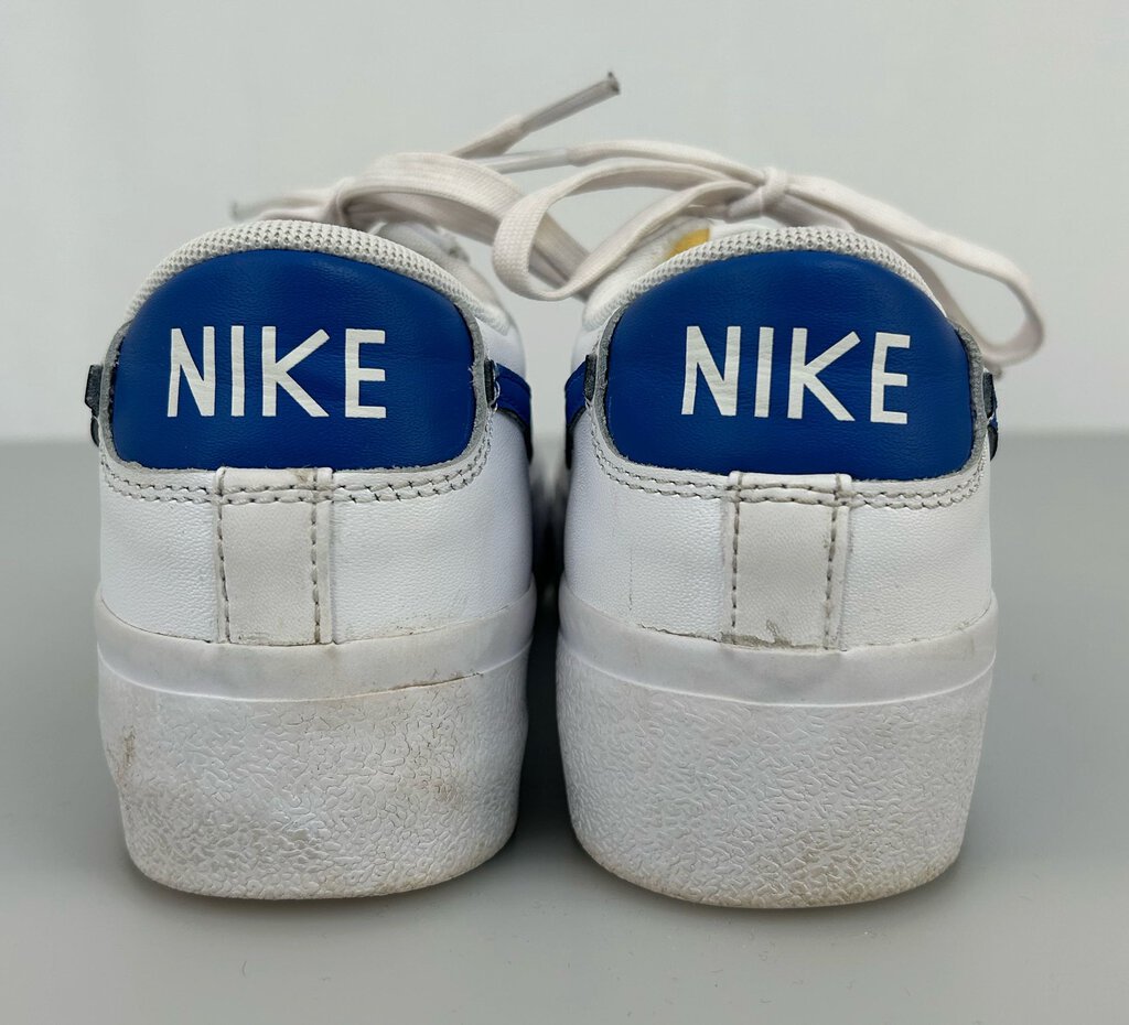 Nike low platform sneaker (size 7)