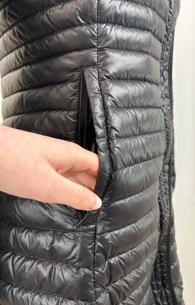 Patagonia mid length down jacket (S)