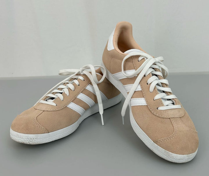 Adidas Suede Gazelle sneaker (size 6.5)