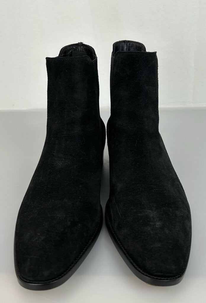 Saint Laurent men's "Wyatt" suede boot (size 42)