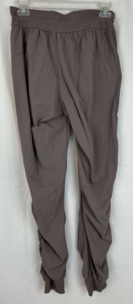 Lululemon studio pant jogger (size 6)