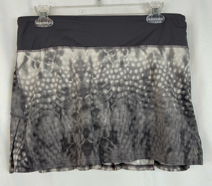 Lululemon tennis skirt (size 6)