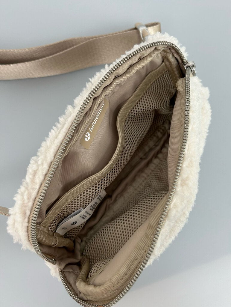 Lululemon sherpa everywhere belt bag