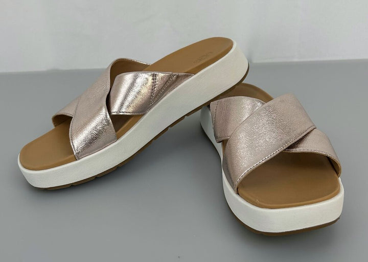UGG metallic sandal (size 8)