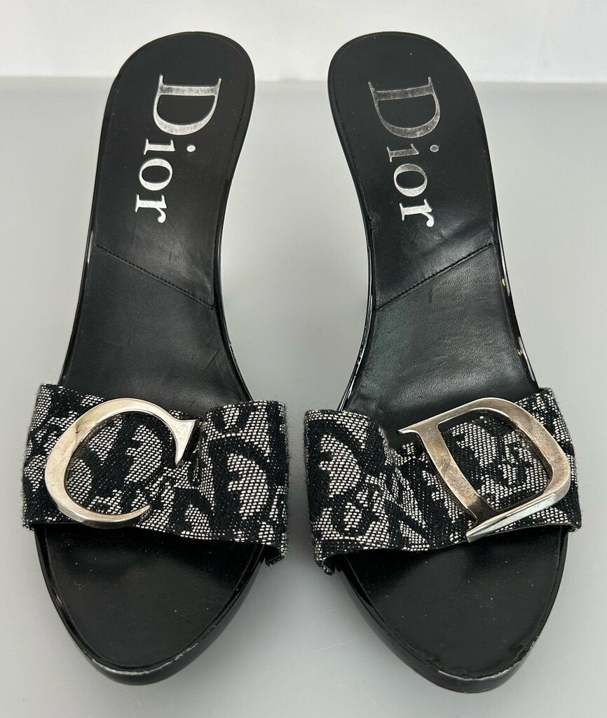 Dior logo heeled mule clog (size 37.5)