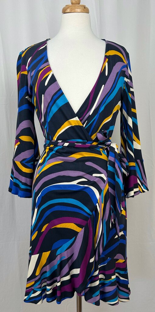 Diane Von Furstenberg graphic print wrap (size 8)