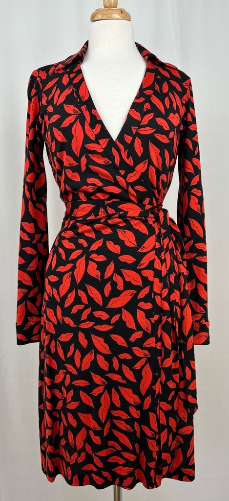 Diane Von Furstenberg New Jeanne classic wrap dress (size 8)