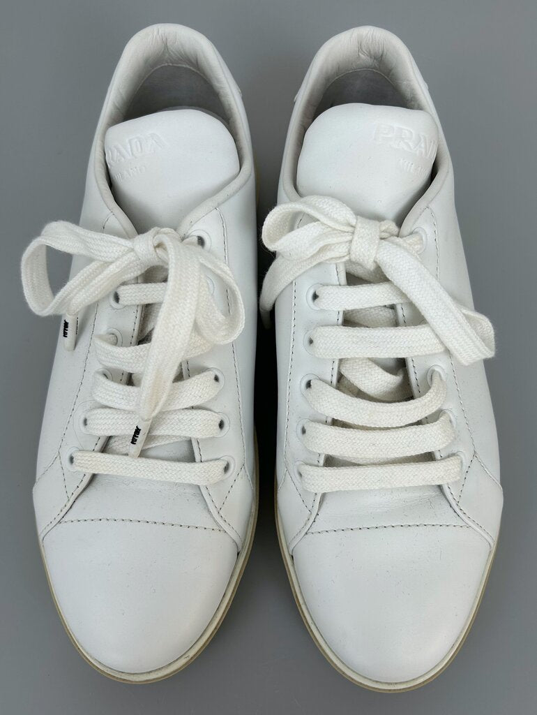 Prada 2020 leather sneaker (size 39)