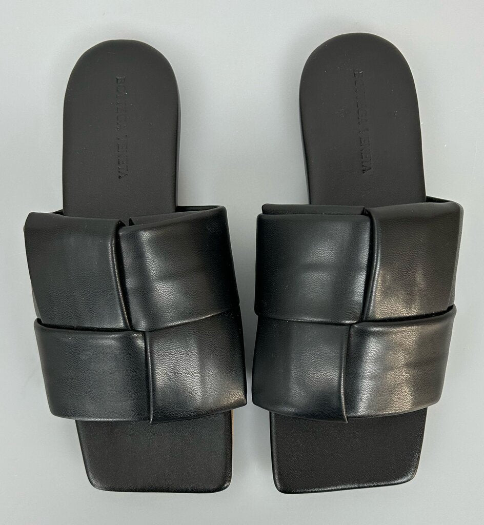 Bottega Veneta Patch intrecciato padded leather slide (size 7.5)