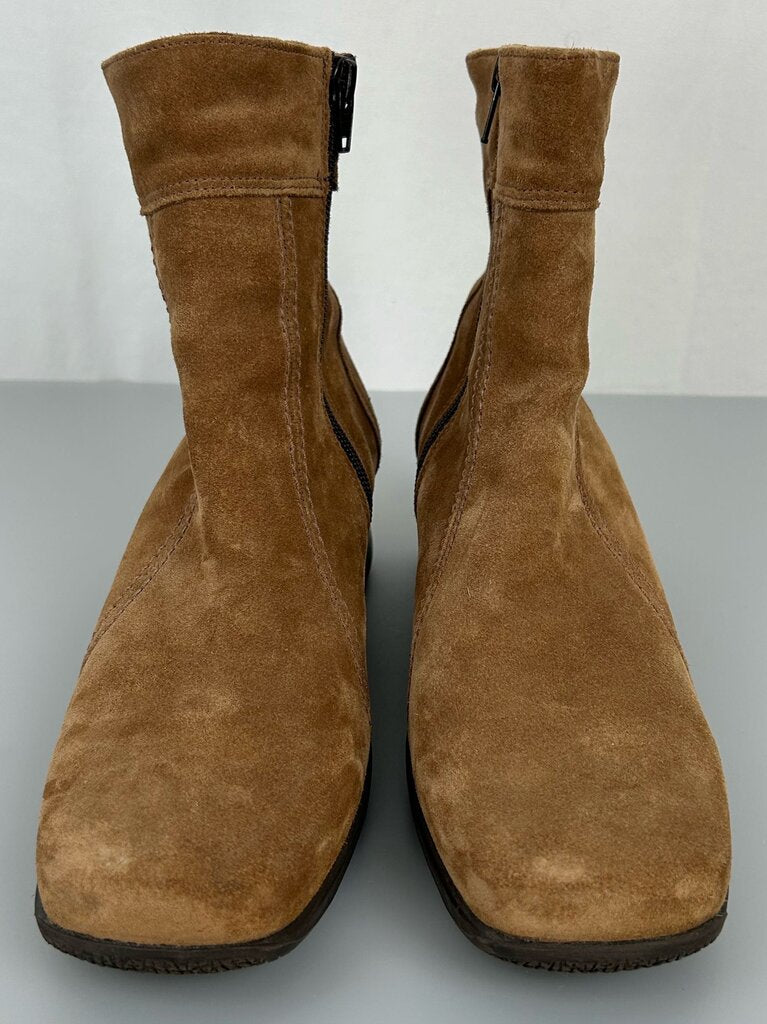 la Canadienne square toe suede boot (size 8.5)