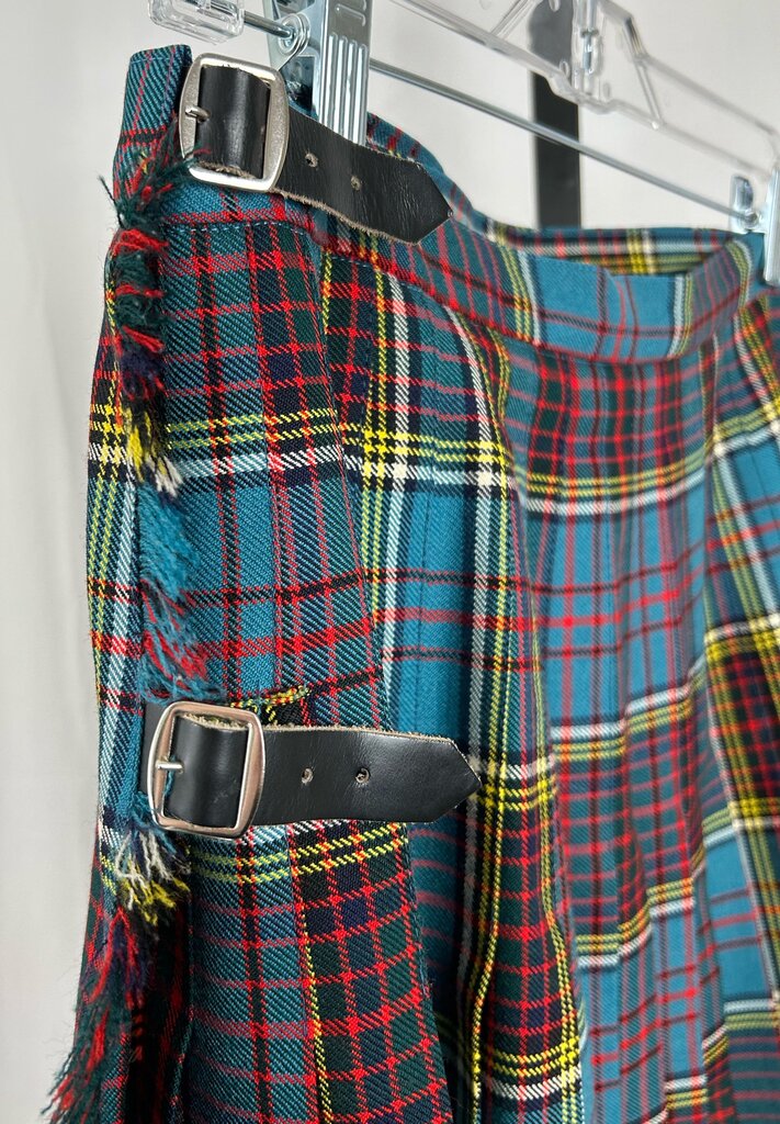 D.Macarthur (Edinburgh) traditional wool kilt (L)