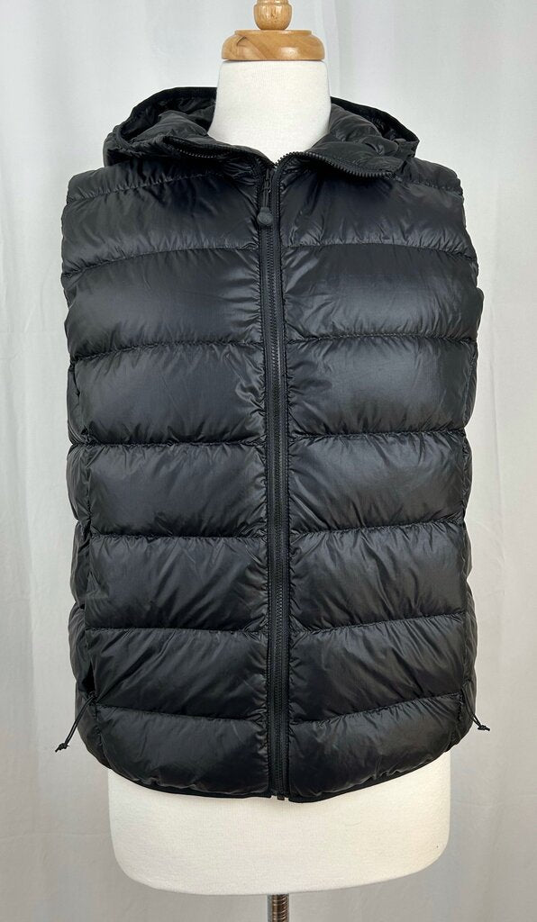Aritzia "The Little Puff" hooded vest (M)