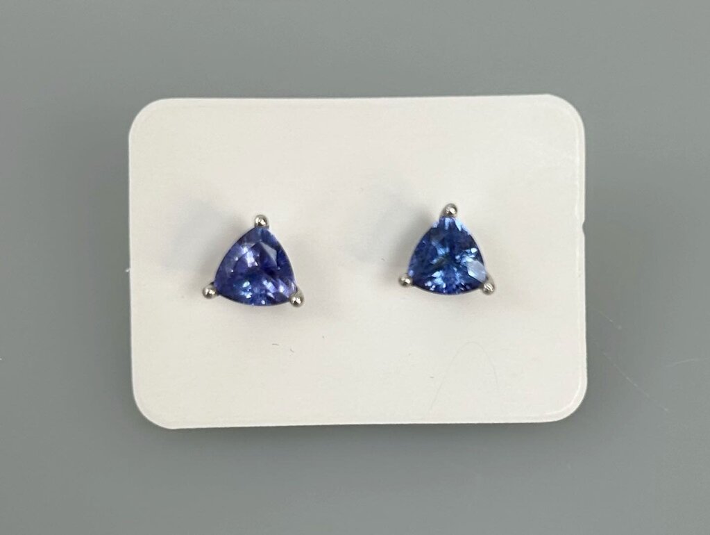 Brinkhaus (Calgary) .88ct tanzanite studs
