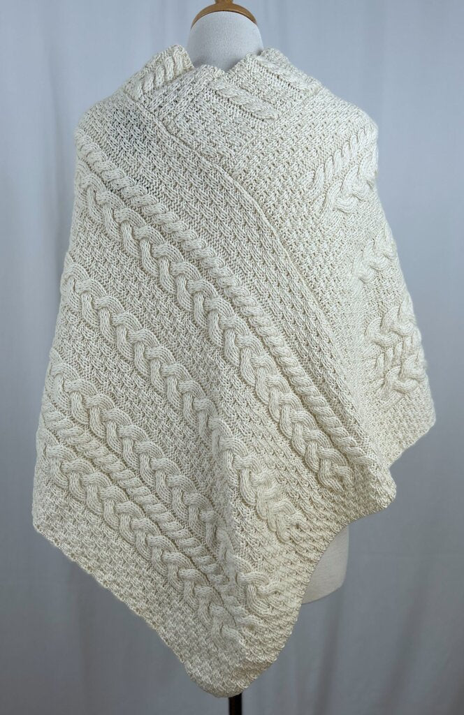 Aran Woolen Mills NWT Merino cableknit poncho (O/S)