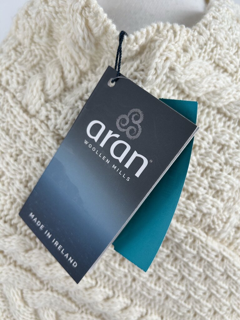 Aran Woolen Mills NWT Merino cableknit poncho (O/S)
