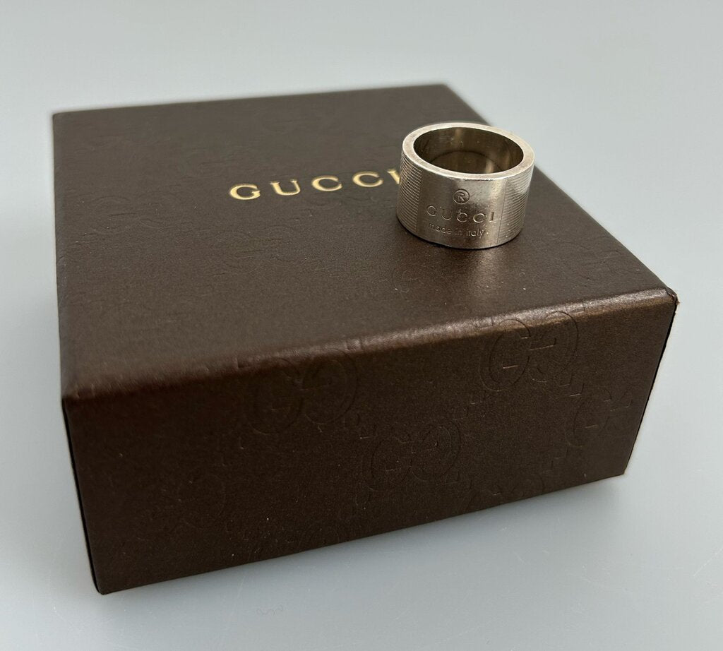 Gucci chunky silver band ring (size 6.5)