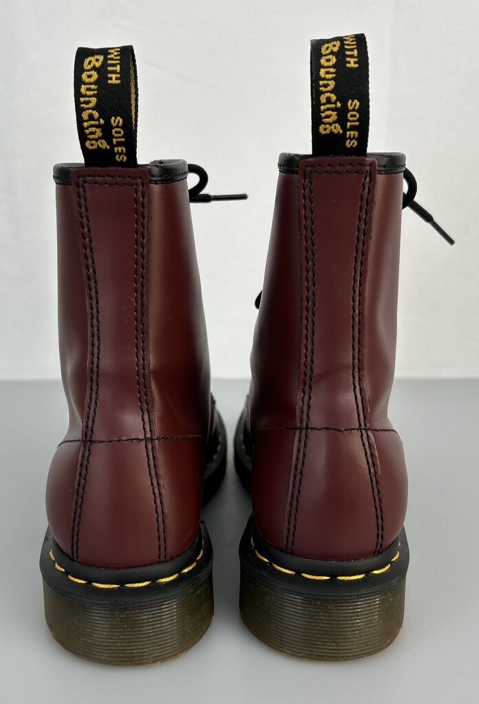 Dr. Martens 1460 smooth leather boot (size 7.5)