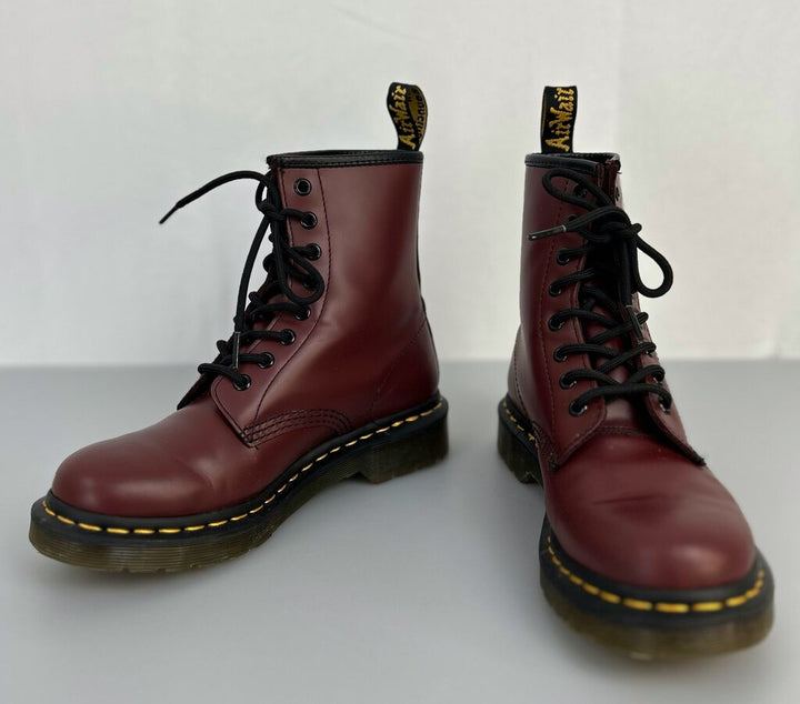 Dr. Martens 1460 smooth leather boot (size 7.5)