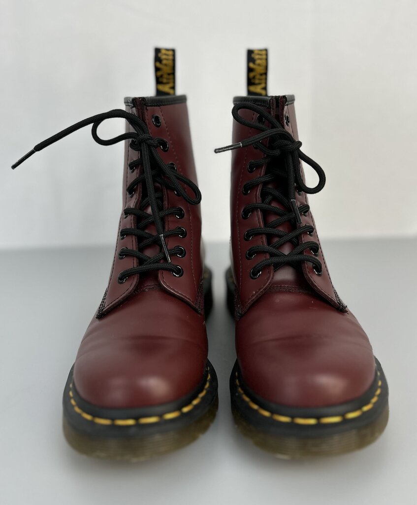 Dr. Martens 1460 smooth leather boot (size 7.5)
