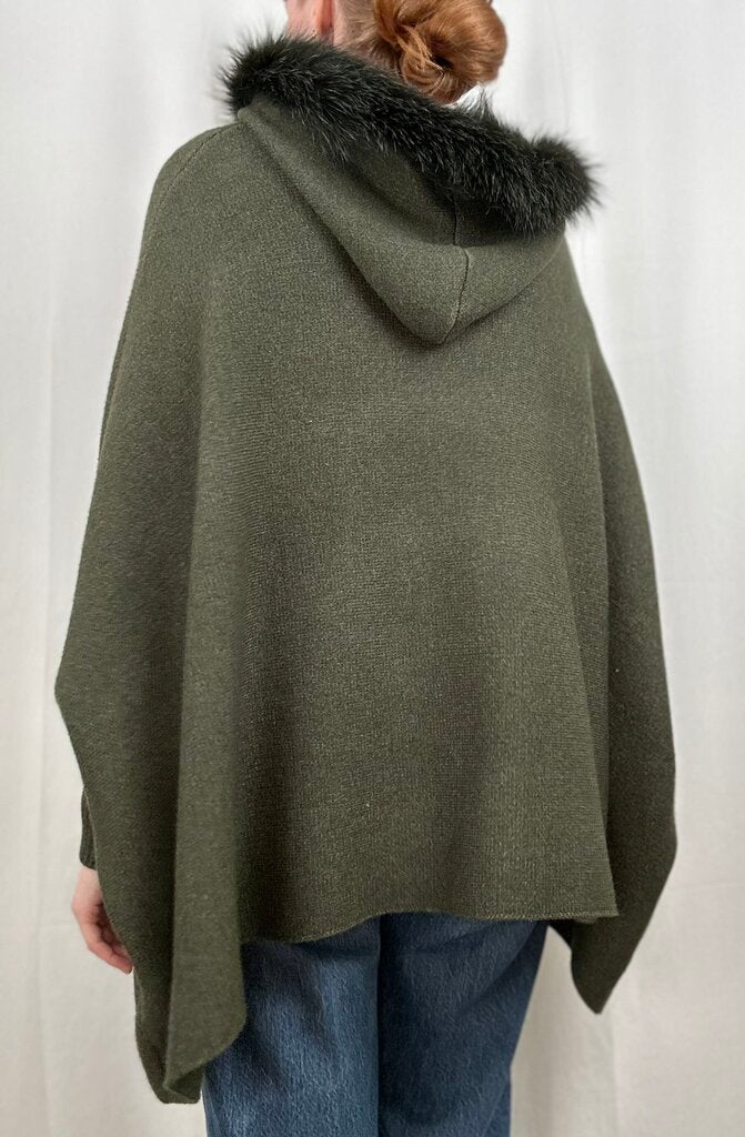Mitchie's NWT knit hooded poncho (O/S)