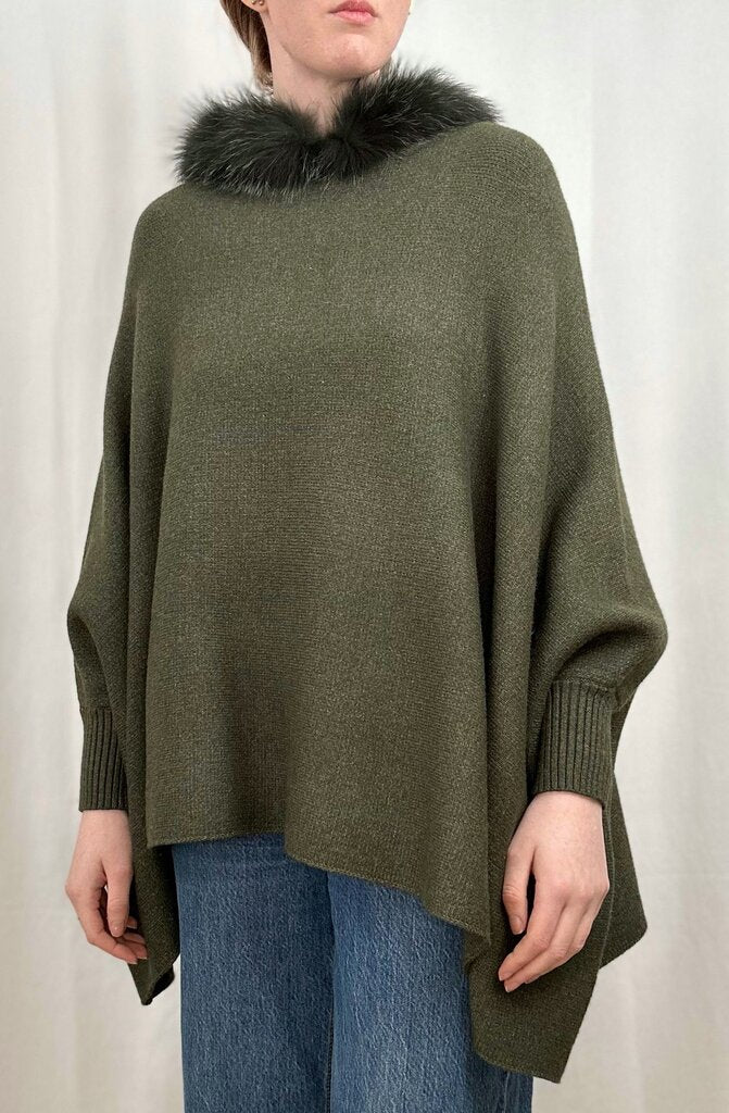 Mitchie's NWT knit hooded poncho (O/S)