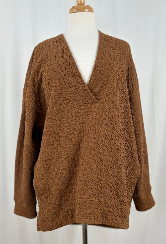 Lululemon "Rippled V-Neck Pullover" (size 8)