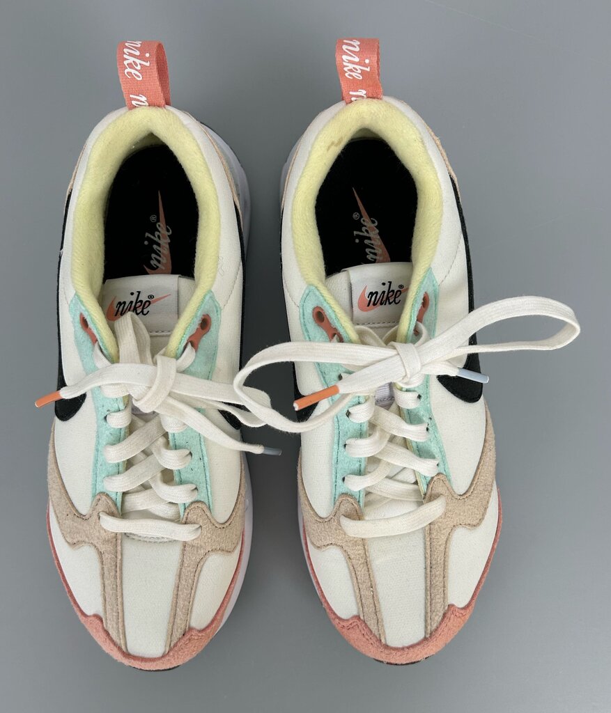 Nike "Air Max Dawn" retro sneaker (size 6)