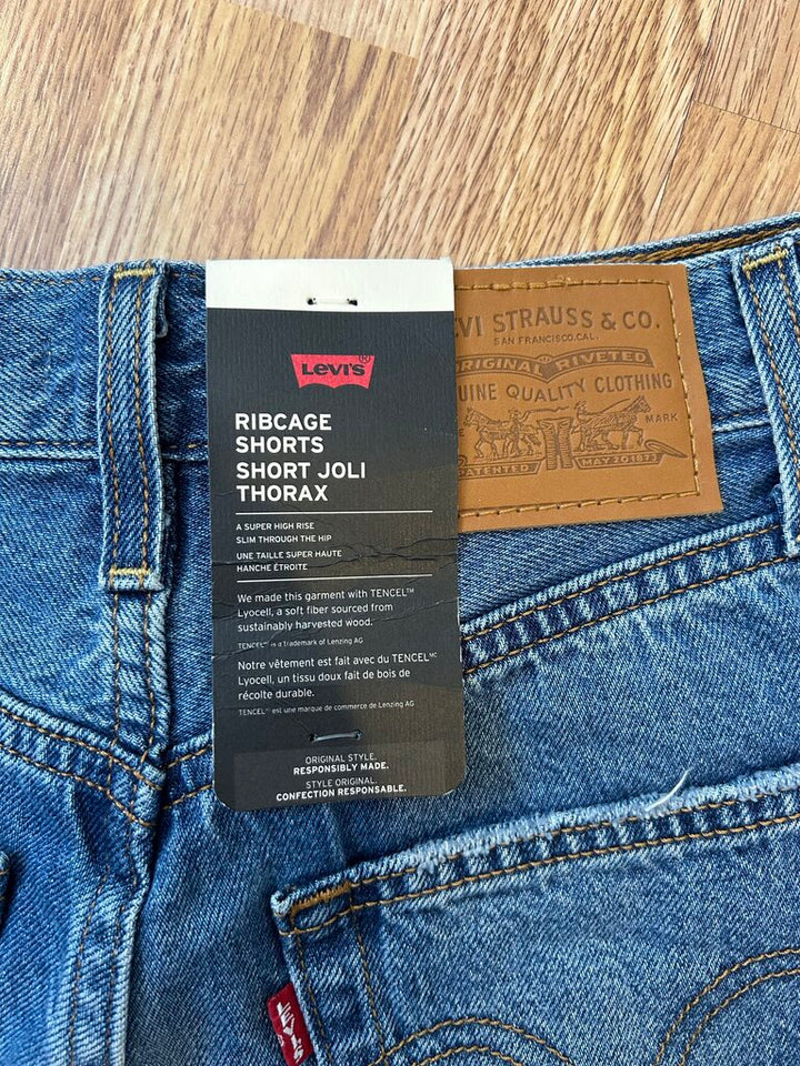 Levis NWT "ribcage short" (size 24)