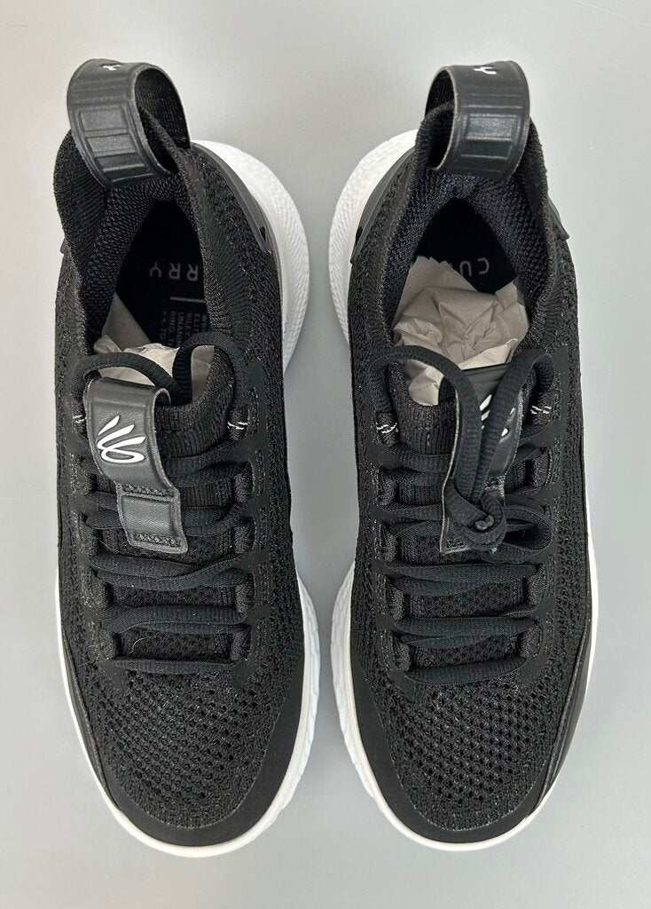 Curry 8 NWB sneakers (size 6Y)