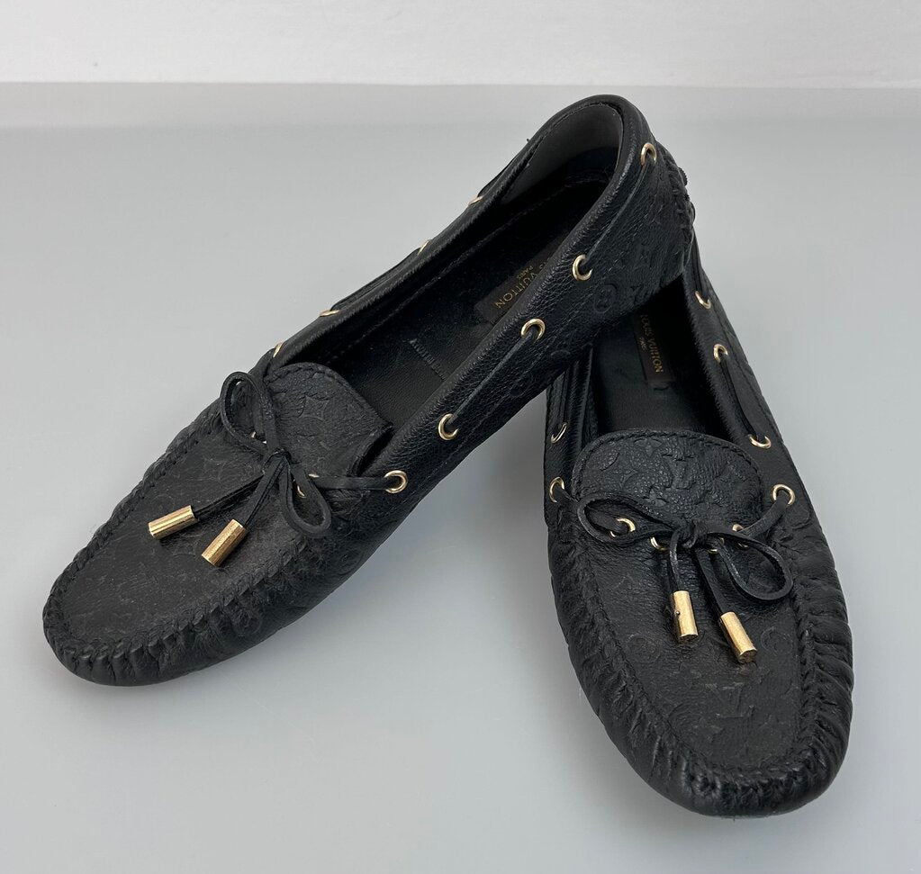 Louis Vuitton "Gloria" embossed logo driving moc loafer (size 7)