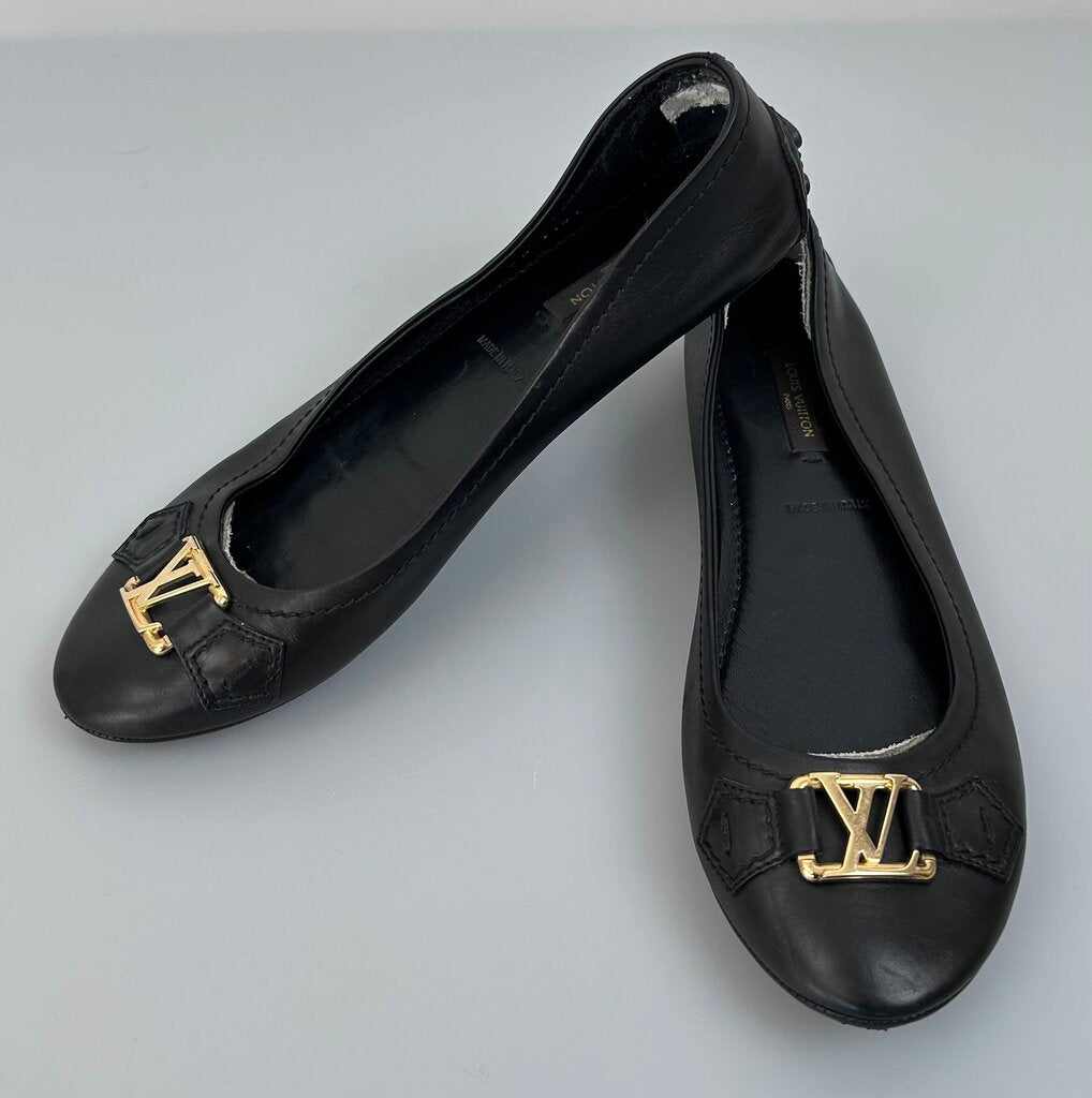 Louis Vuitton leather gold logo ballet driving flat (size 6)