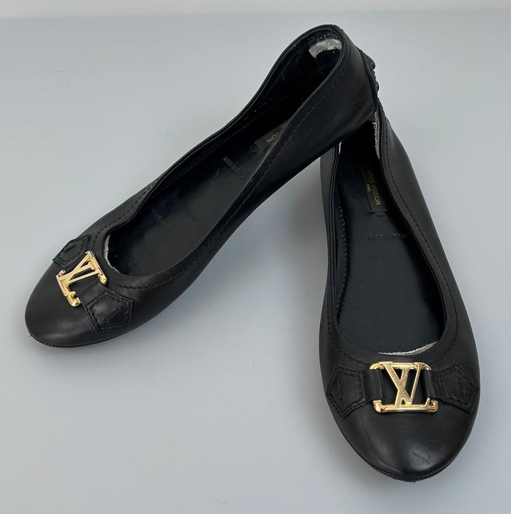 Louis Vuitton leather gold logo ballet driving flat (size 6)
