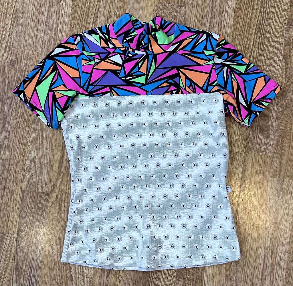 Melanie Jacqueline abstract diamond/textured circle tee (S/M)