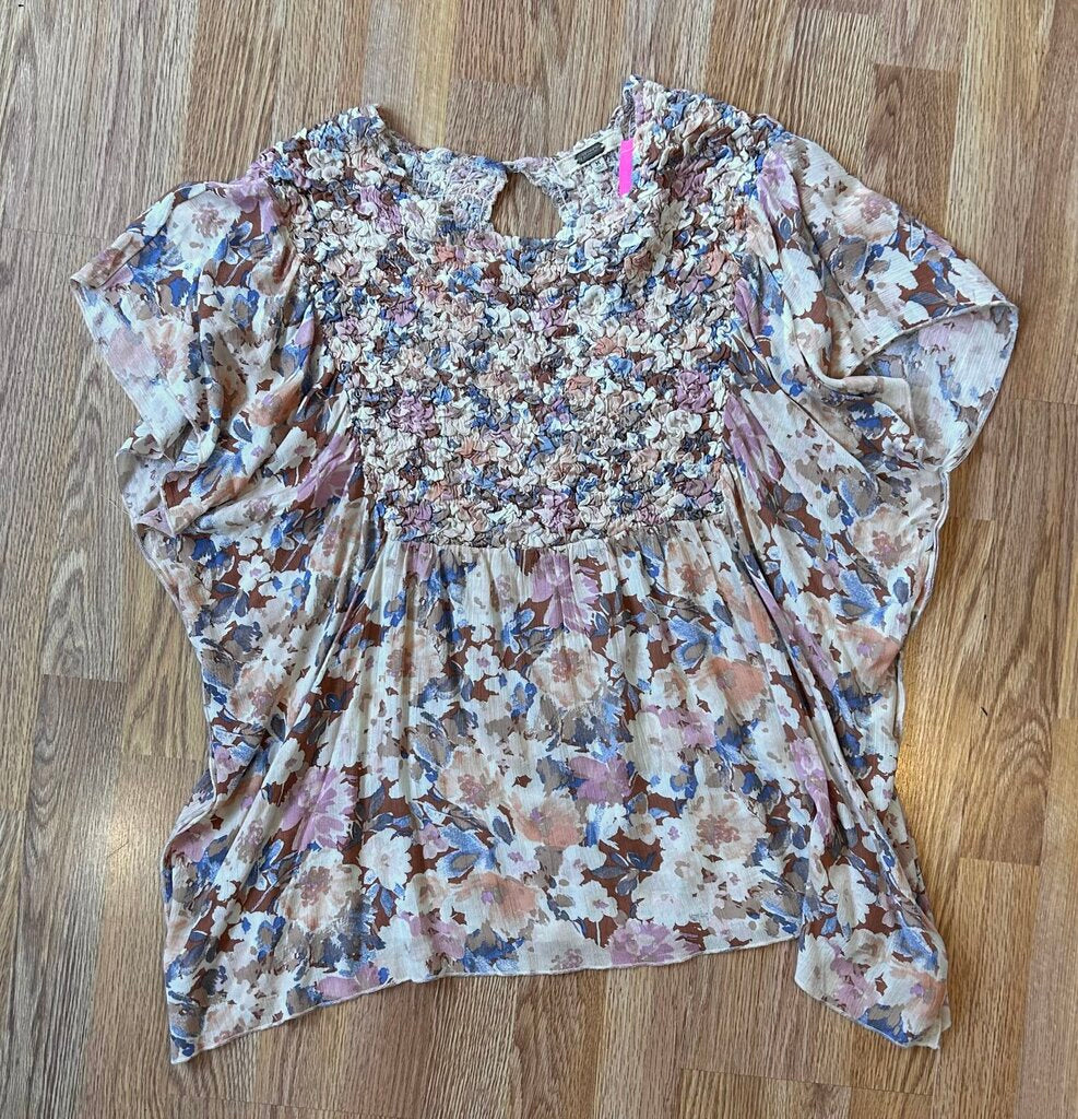 gimmicks floral smocked butterfly sleeve top (S)