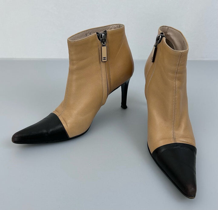 Chanel vintage 2000 leather two-tone ankle bootie (size 4)