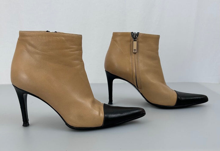 Chanel vintage 2000 leather two-tone ankle bootie (size 4)