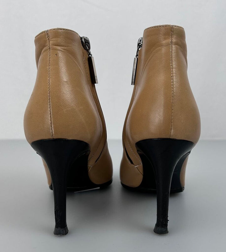 Chanel vintage 2000 leather two-tone ankle bootie (size 4)