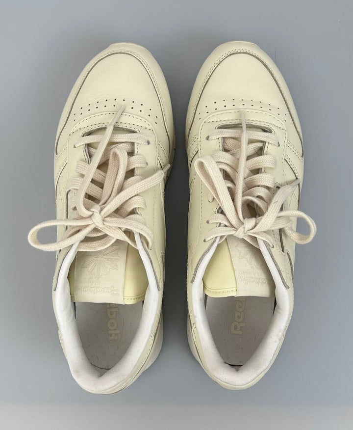 Reebok classic leather pastel sneaker (size 7)