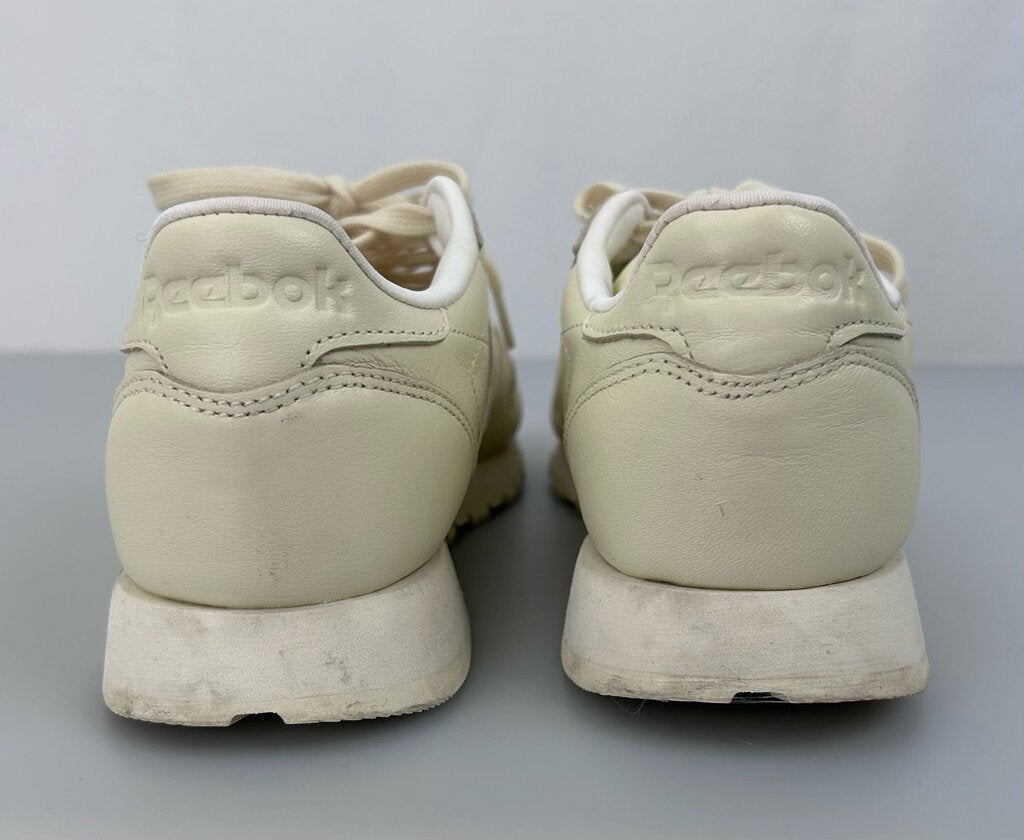 Reebok classic leather pastel sneaker (size 7)