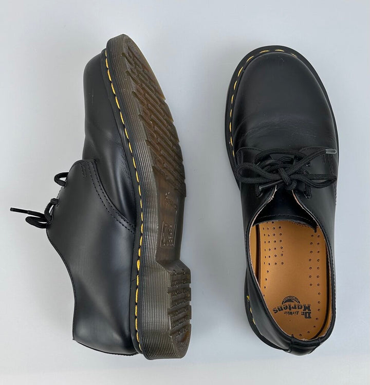 Dr. Martens classic leather oxford (size 9)