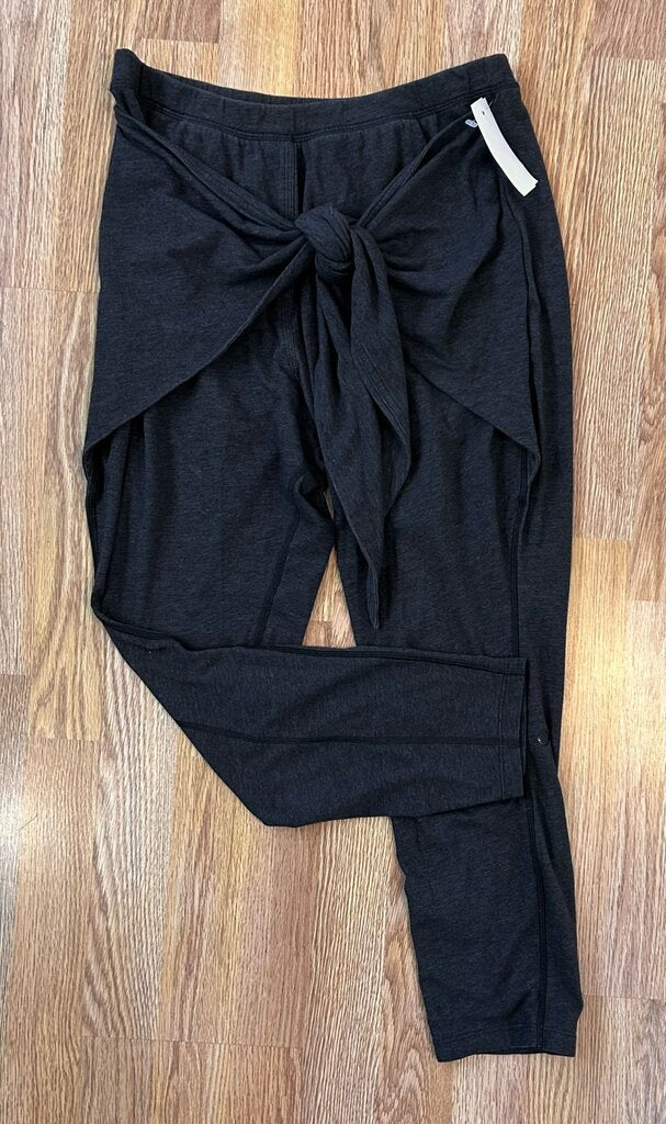 Lululemon light cotton tie-waist lounge capri (size 8)