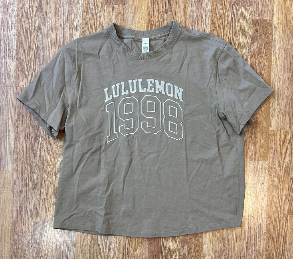 Lululemon 1998 graphic logo relaxed tee (size 12)