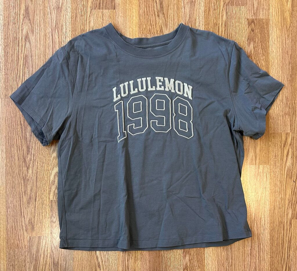 Lululemon 1998 graphic logo relaxed tee (size 12)