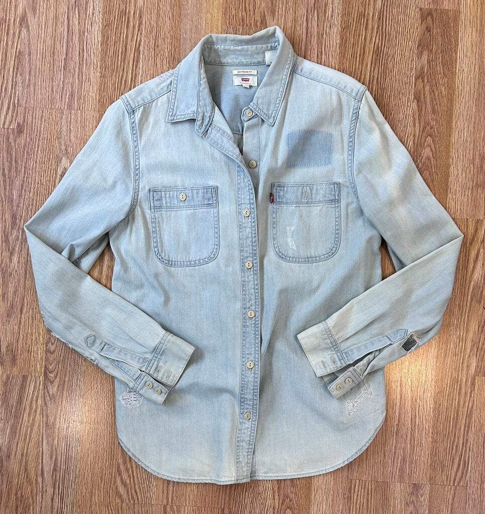 Levis classic denim button down (S)