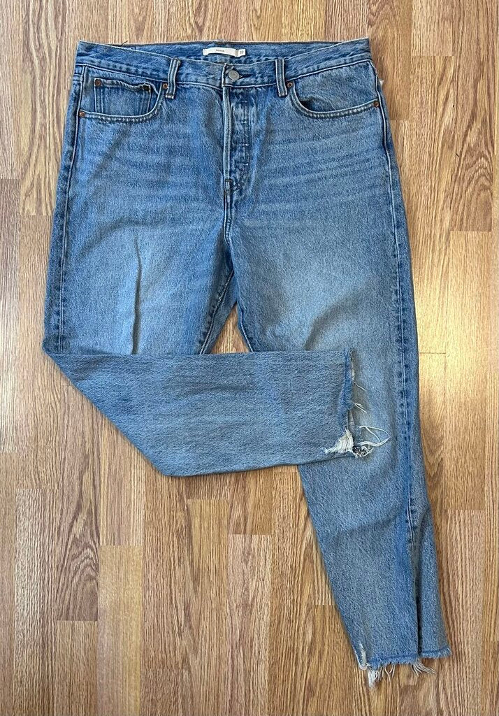 Levi's button fly wedgie straight fray ankle jean (size 32)