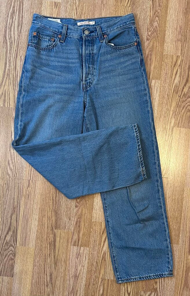 Levi's ribcage straight ankle jean (size 27)