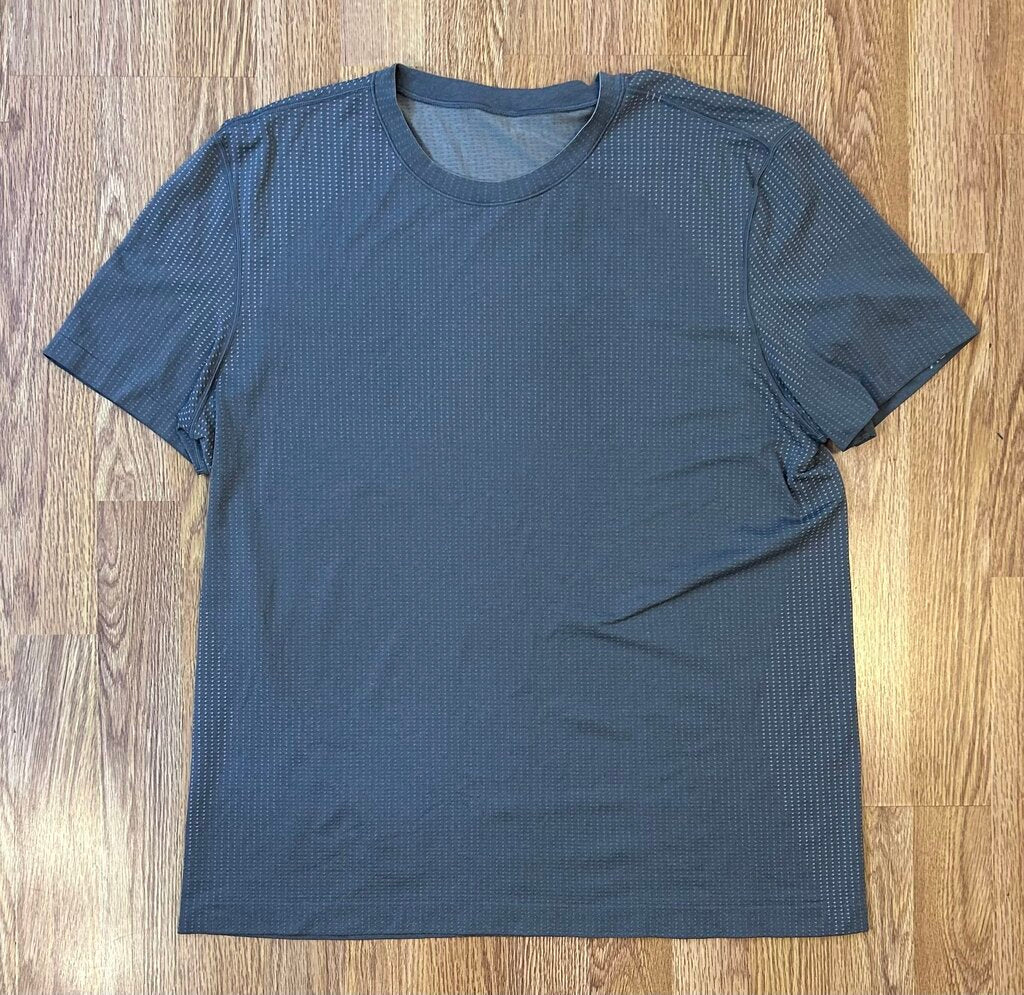 Lululemon mesh vented tee (M)